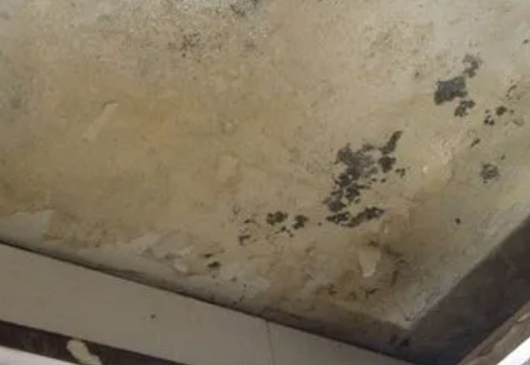 马尔康阳台漏水维修公司分享下马尔康卫生间渗水维修需要注意哪些问题。